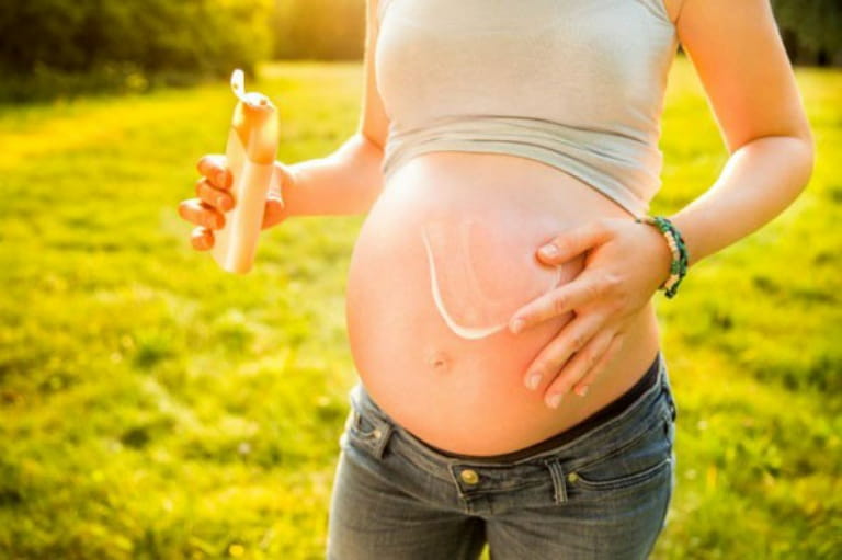 Phân Biệt Kem Vật Lý và Hóa Học - Lựa Chọn An Toàn Cho Thai Kỳ